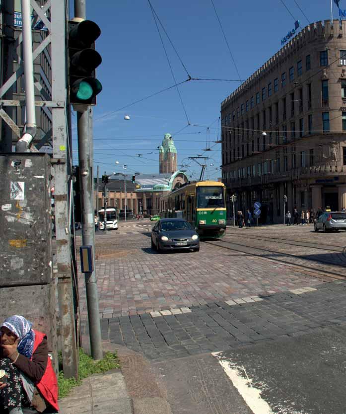2.4 ASEMIEN JA OSTAREIDEN LÄHISTÖLLÄ KOETAAN ENITEN TURVATTOMUUTTA Helsingin turvallisuustutkimuksessa pyydettiin vastaajia määrittämään, mitkä
