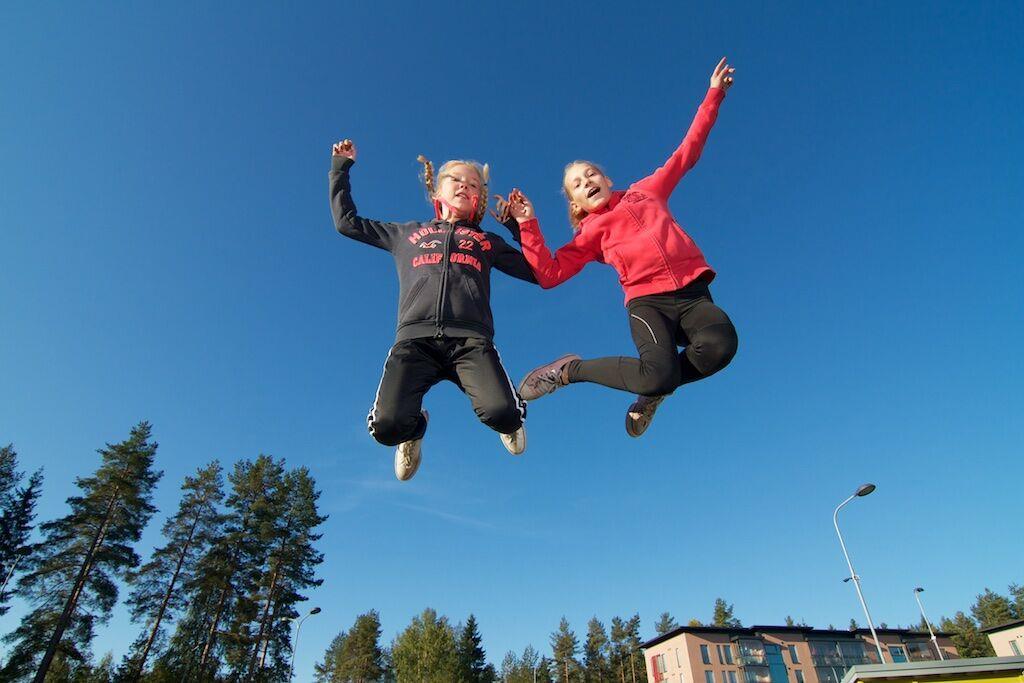 Vuosiohjelma ja tunnin rakenne Vuosiohjelma Harrastetoiminnan toimintavuosi lukuvuonna 2016-2017 jaksottuu kolmeen samanlaiseen perusliikuntataitojaksoon, joista jokainen koostuu neljästä kahden