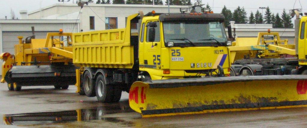 Harjatukki on tärkein kiitotien päällysteen puhdistusyksikkö. Harjatukissa on metalliset harjakset, jotka kuluvat varsin nopeasti. Yhden harjatukin käyttöaika on noin 100 tuntia.