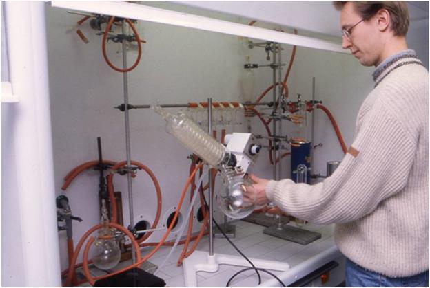 Ohutkalvotutkimus Ohutkalvojen valmistusmenetelmät atomic layer deposition (ALD) sähkökemiallinen kasvatus sooli-geeli-menetelmä höyrystys Tutkimuskohteita lähtöaineiden