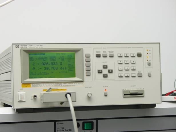 Esimerkki ALD-prosessikehityksestä: SrTiO 3 Mitattiin kalvojen kapasitanssi Pt/SrTiO 3 /Pt -testirakenteilla. C/V Pt Pt SrTiO 3 Pt Si Pt Capacitance (F) 9.40E-009 9.20E-009 9.