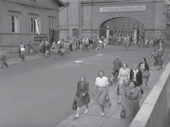 Rauta e Tampereelle valmistui 1876 ja kosken itäpuolella oleva Ky älän alue liite in kaupunkiin vuonna 1877.