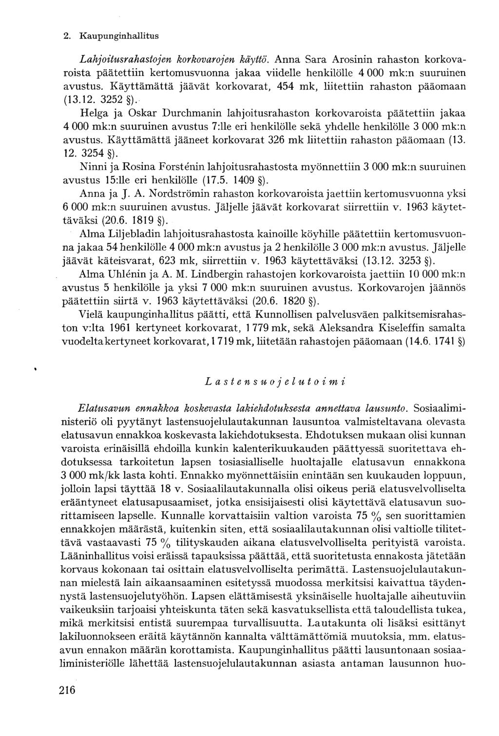 Lahjoitusrahastojen korkovarojen käyttö. Anna Sara Arosinin rahaston korkovaroista päätettiin kertomusvuonna jakaa viidelle henkilölle 4 000 mk:n suuruinen avustus.