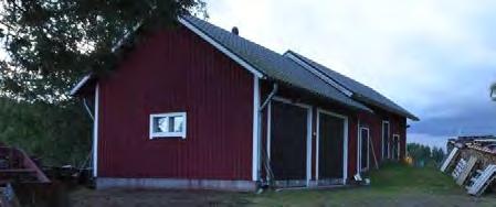 1½ -kerroksinen asuinrakennus on tehty sotien jälkeen ajalleen tyypillisenä. Olemus on edelleen alkuperäisenä mm. vanhoine ikkunoineen.