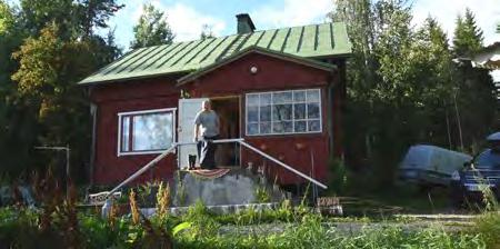 pihapiiri pienehköine rakennuksineen. Lehtola osoite: Puiroonlahdentie 261 (Kuivinniementie?