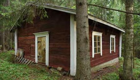 asuinrakennus, ehkä 1900-luvun puolivälistä. Yläosa (ullakkokerroksen osuus) on rankorakenteinen ja verhottu pystyrimalla ja -laudalla.