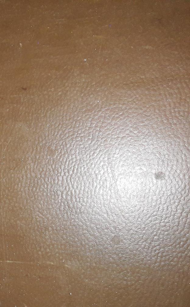 LIITE 3 Lattianpäällysteet, matot Joustovinyylimatot ** 1970-1985 Asuinhuoneiden lattianpäällysteenä käytetyn joustovinyylimaton (kuva 23) pintakerroksena on ohut PVCkalvo, sen alla värillinen