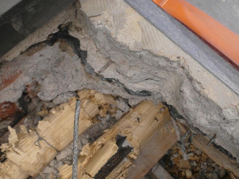 Kuva 2 Kuva 2. Vesikaton bitumikermi sisältää asbestia ja yli 150 mg/kg PAH-yhdisteitä. Kuvat 3 ja 4.