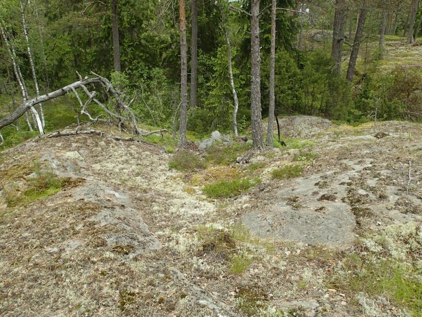 8 Muinaisjäännös KIRKKONUMMI ÖFVERGÅRD Mjtunnus: Rauh.