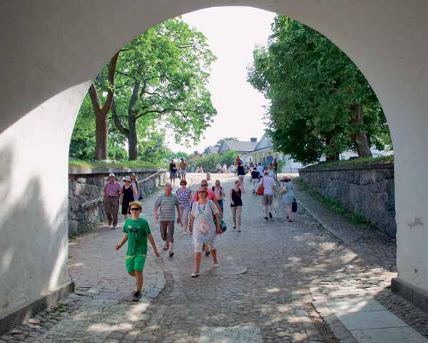 Reitti 10 Kauppatori Suomenlinnan päälaituri Aikataulu ma pe, ympäri vuoden Kauppatori Suomenlinna, päälaituri 6.20 13.20 19.00 6.00 13.20 19.00 7.00 13.40 19.20 6.40 13.40 19.20 7.40 14.00 20.00 7.20 14.