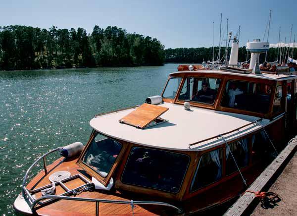 Kaunissaari Kaunissaari on suosittu ulkoilu- ja telttailusaari. Pinta-alaltaan saari on 104 hehtaaria, kaksi kilometriä pitkä ja 800 metriä leveä.