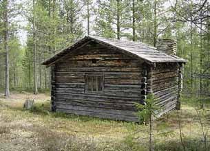 Toiset kaksi ovat sijainneet puolisen kilometriä aidasta luoteeseen pienellä harjanteella, jonka alla on ollut niin ikään hyvä vesipaikka.