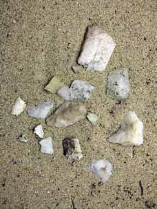 Kivikaudella on työkalujen raaka-ainetta hankittu lohkomalla haluttua kiveä paikoista, jotka erottuvat pieninä louhoksina.
