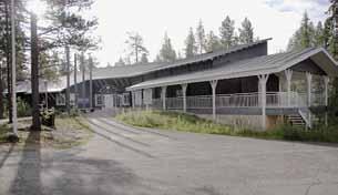 Kuva 58. Metsähallituksen luontokeskus. Tiina Elo 2010. Kuva 60. Kuusikko-ojan kämpän sisätiloja. LKYT 2005.