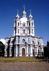 SMOLNAN katedraali rakennettiin alun perin keskuskirkoksi luostariin, johon Pietari Suuren tyttären, Elisavetan piti asettua nunnaksi.