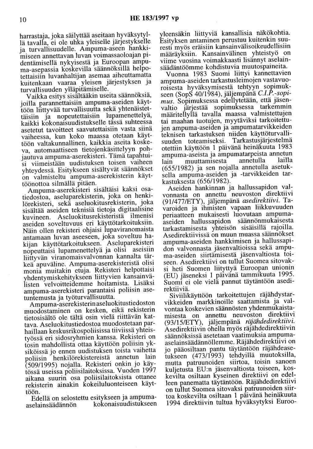 10 HE 183/1997 vp harrastaja, joka säilyttää aseitaan hyväksytyllä tavalla, ei ole uhka yleiselle järjestykselle ja turvallisuudelle.