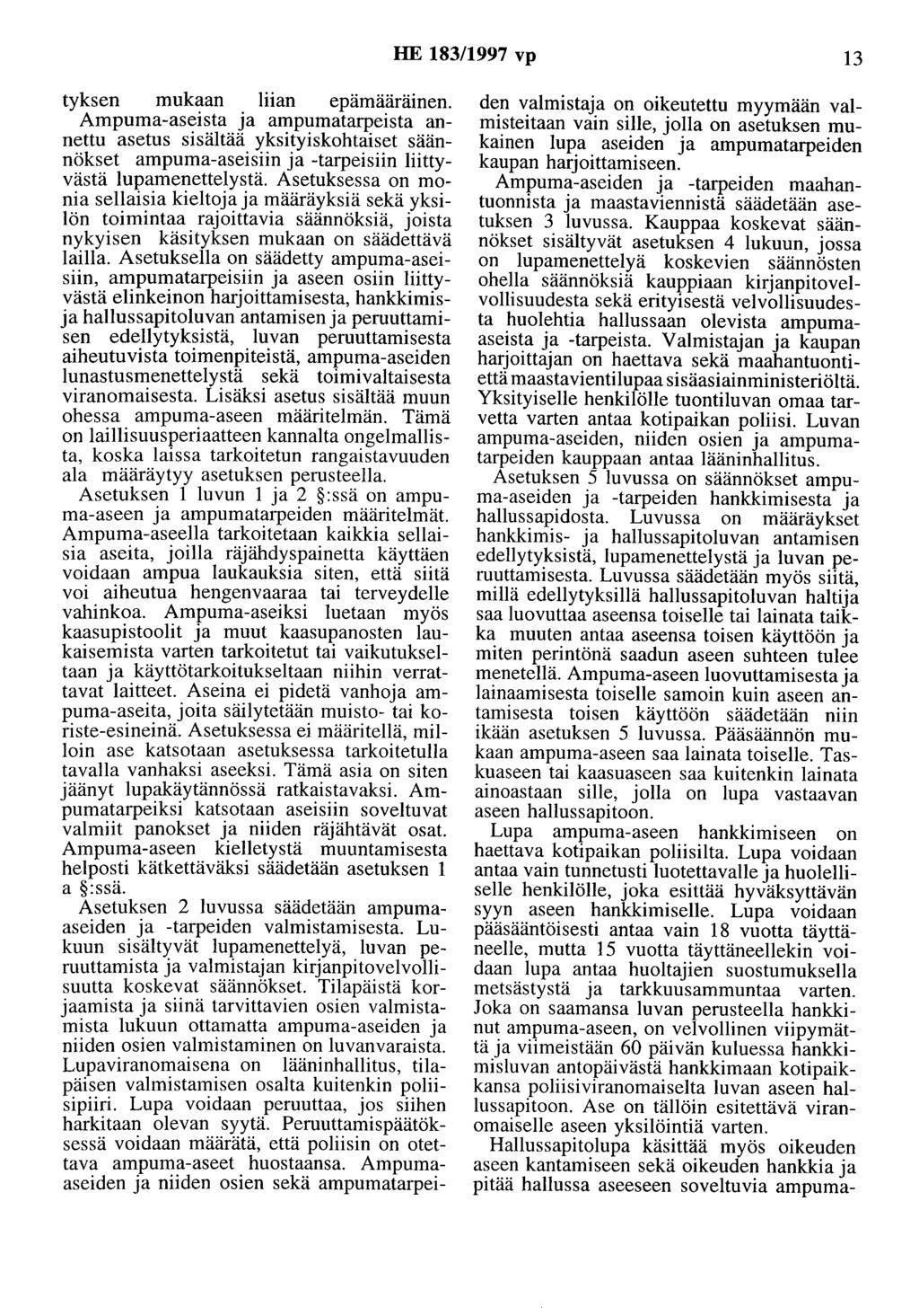 HE 183/1997 vp 13 tyksen mukaan liian epämä~räinen. Ampuma-aseista ja ampumatarpeista annettu asetus sisältää yksityiskohtaiset säännökset ampuma-aseisiin ja -tarpeisiin liittyvästä lupamenettelystä.