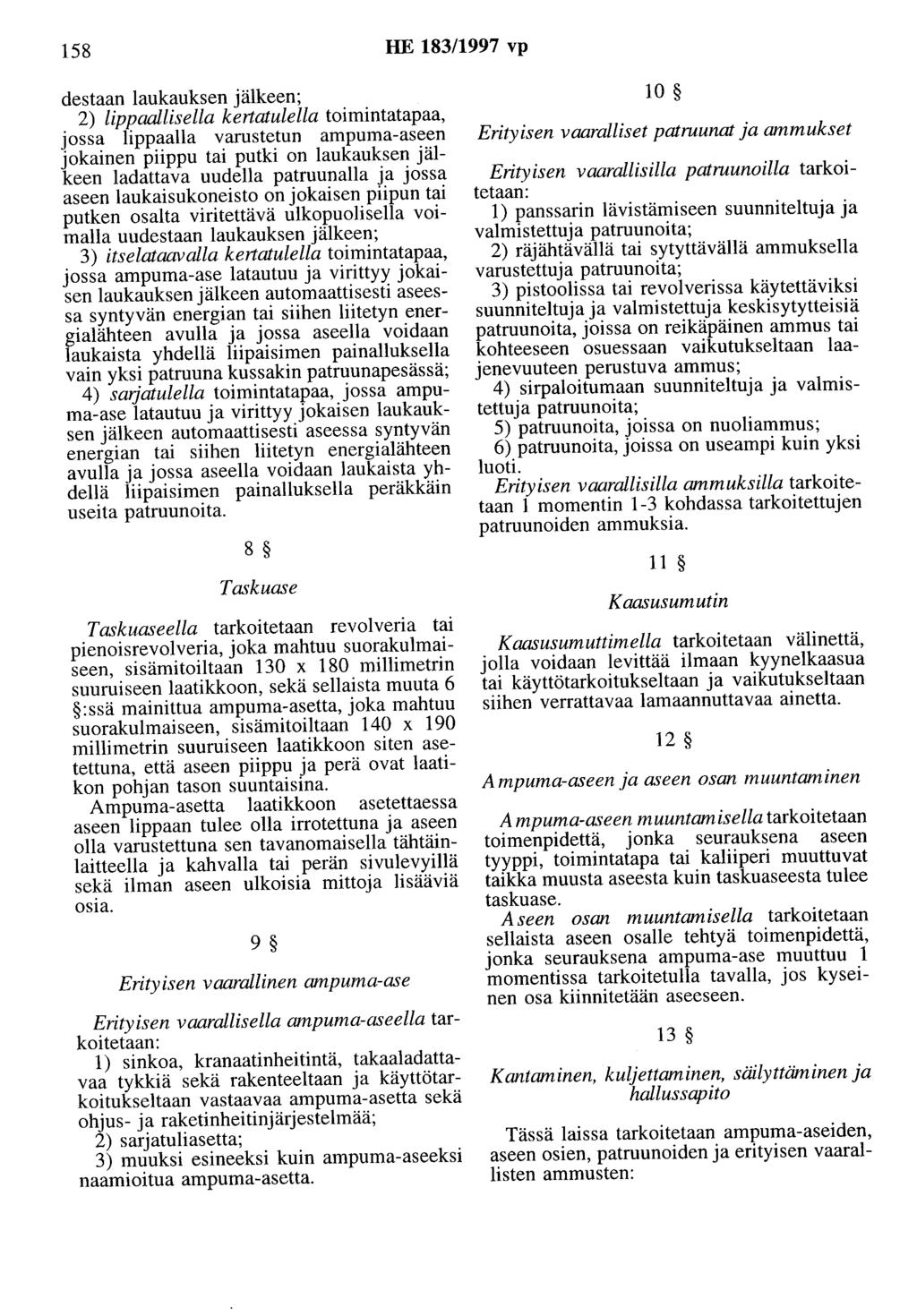 158 HE 183/1997 vp destaan laukauksen jälkeen; 2) lippaallisella kertatulella toimintatapaa, jossa lippaalla varustetun ampuma-aseen jokainen piippu tai putki on laukauksen jälkeen ladattava uudella