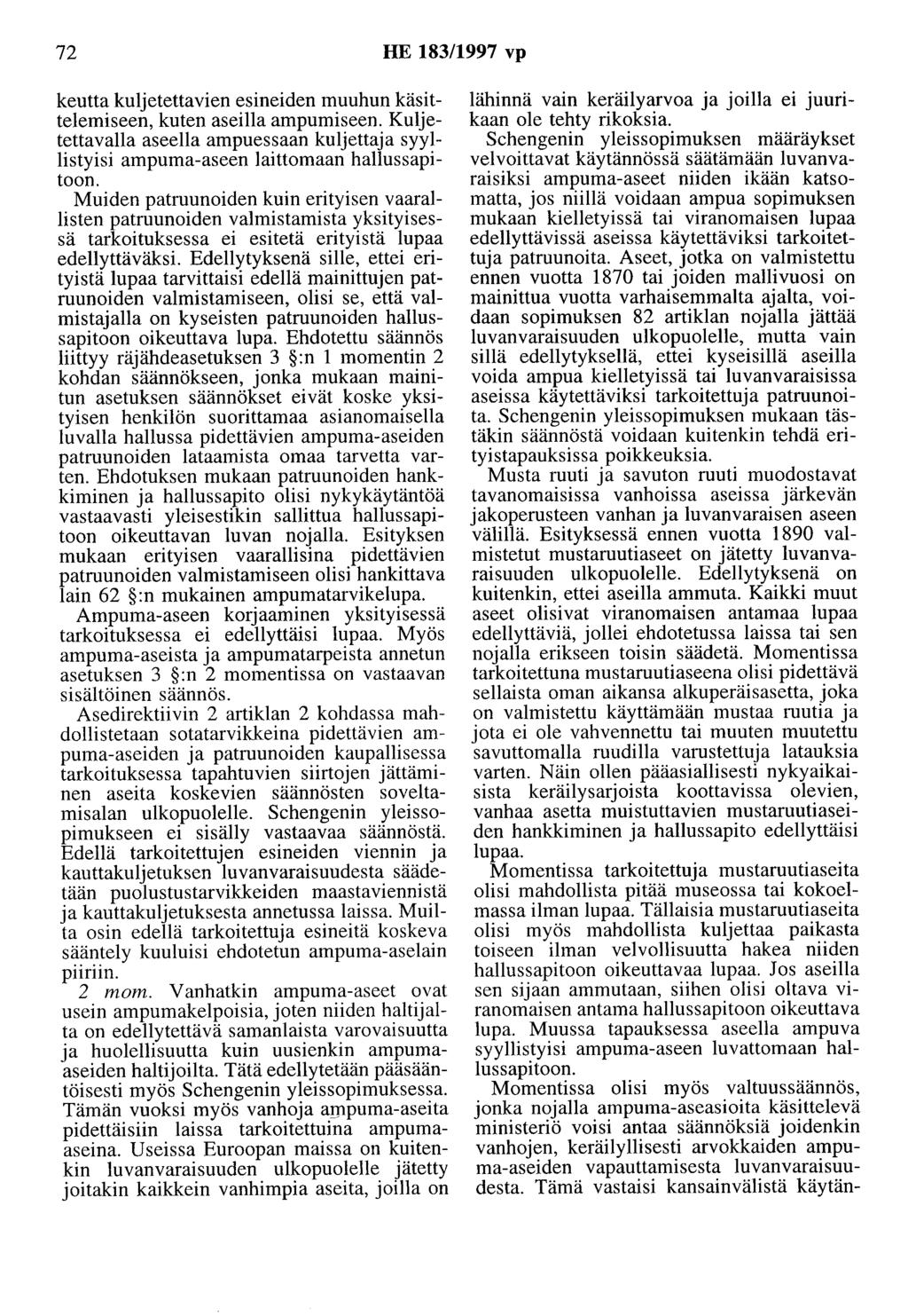 72 HE 183/1997 vp keutta kuljetettavien esineiden muuhun käsittelemiseen, kuten aseilla ampumiseen. Kuljetettavalla aseella ampuessaan kuljettaja syyllistyisi ampuma-aseen laittomaan hallussapitoon.