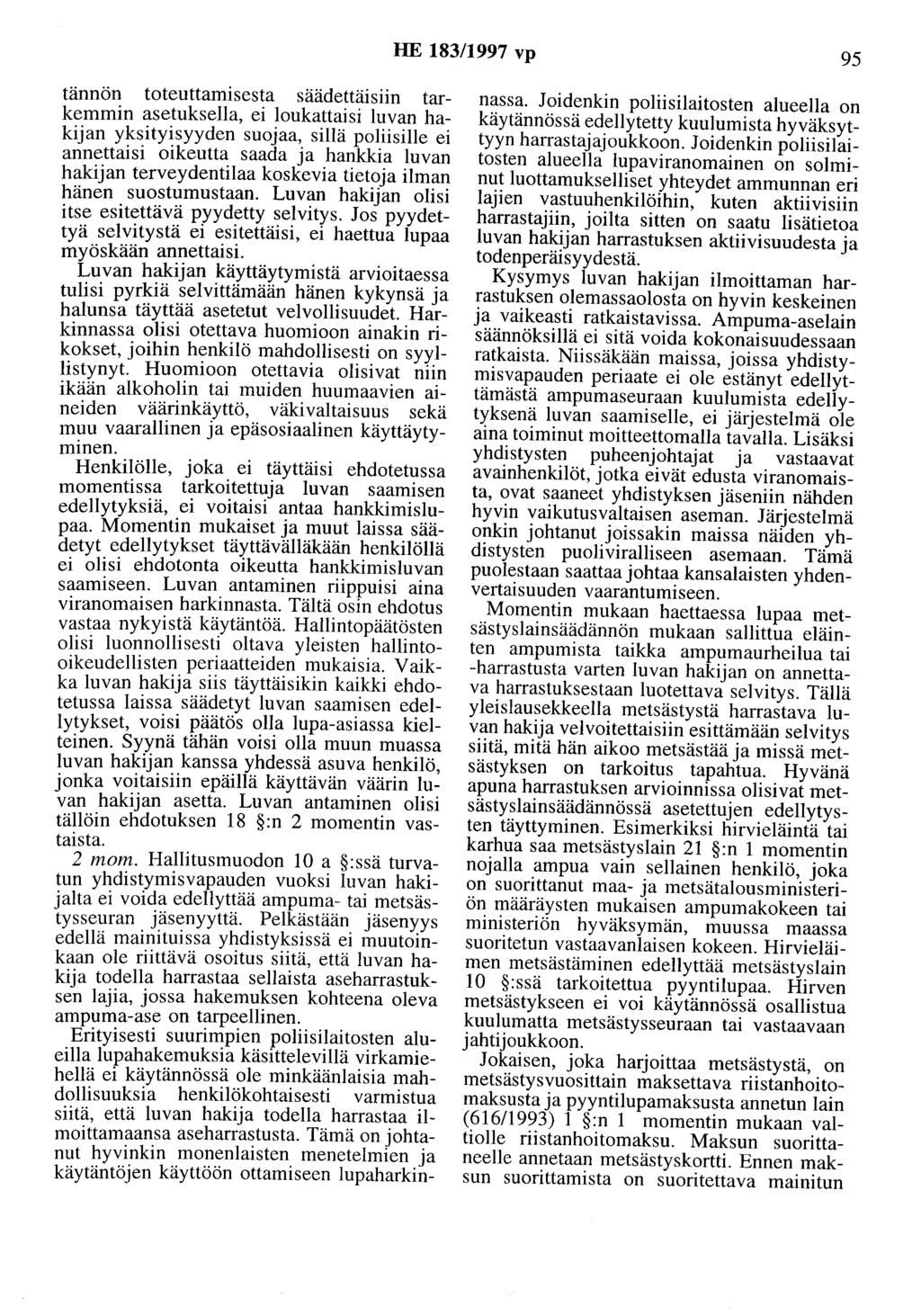 HE 183/1997 vp 95 tännön toteuttamisesta säädettäisiin tarkemmin asetuksella, ei loukattaisi luvan hakijan yksityisyyden suojaa, sillä poliisille ei annettaisi oikeutta saada ja hankkia luvan hakijan