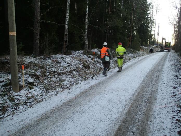 Valvottavaa linjaa tarkastellaan ennen kaivun aloittamista.