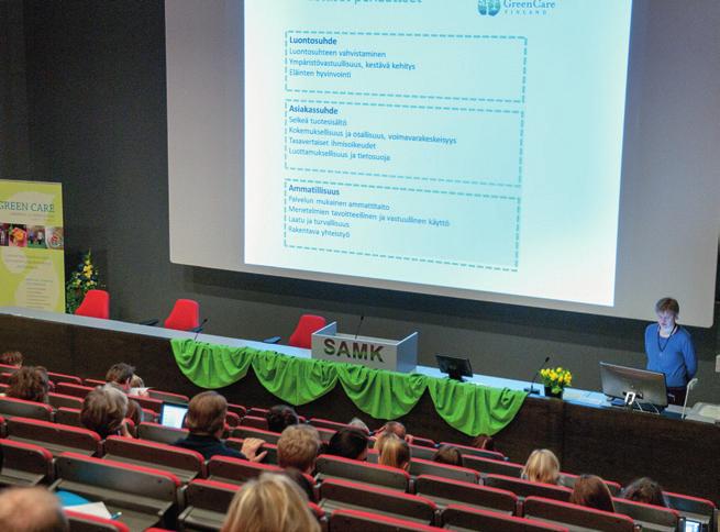 Katri Väkiparta Anja Yli-Viikari Porissa Green Care -seminaarissa 4.2.2014. Hankkeessa toteutettiin kaksi Green Care -seminaaria.