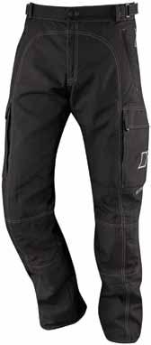 YS1 PANTS Rennot reisitaskuhousut kadulle.