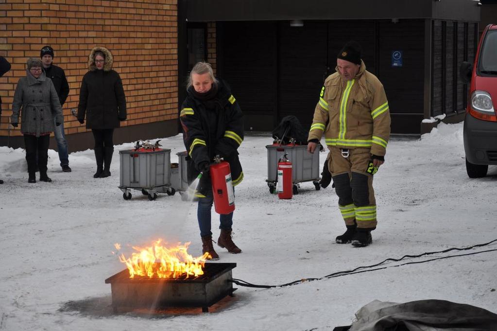 Koulutus ja osaamisen ylläpito Henkilöstön osaamista tuetaan erityyppisellä koulutuksella. Henkilöstön kouluttamiseen oli varattu määrärahoja kunnan talousarviossa toimialoittain.