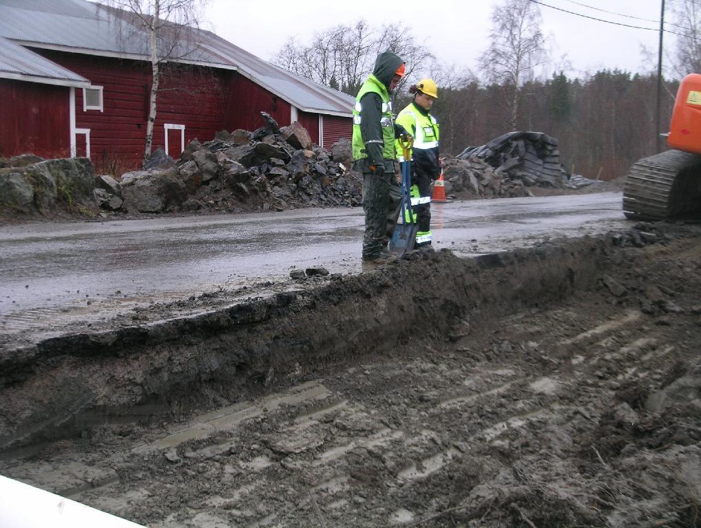 5.7. TIEN ITÄPUOLISET KAIVUTYÖT JUOKSIANOJAN ETELÄPUOLELLA 5.7.1. Kaivutyöt tien itäpuolisessa pengerluiskassa ks.