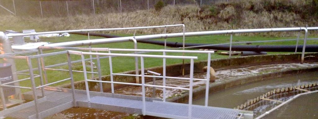 7 Kuvassa 5 on yleiskuva toisesta Karkkilan jätevedenpuhdistamon linjasta. Eri altaat ovat sisäkkäin ja ne on erotettu väliseinillä. Kuva 5. Karkkilan jätevedenpuhdistamon altaat.
