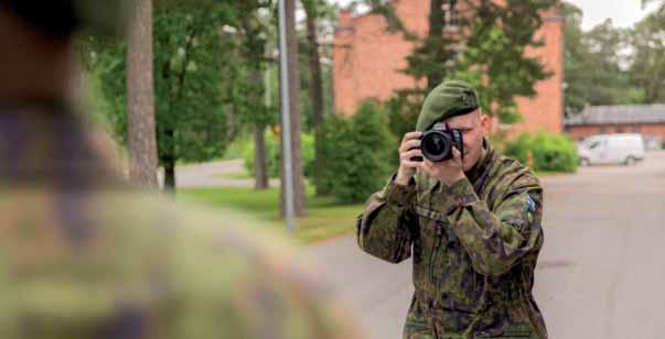 Erityistehtävät Muita tehtäviä: -IT-tuki -Ohjelmoija -Tutkimusavustaja -Ylläpitäjä Teksti: Aleksi Lahikainen Kuva: Juho Naula Erityistehtävissä pääset hyödyntämään ja syventämään siivilitaitojasi