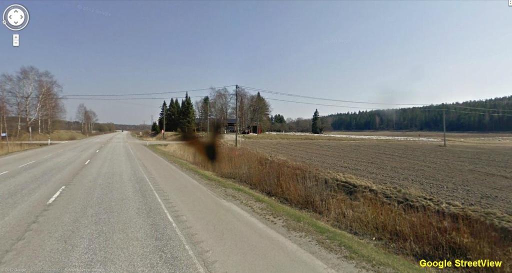 43 Breds kylätontti keskellä taustalla metsikössä. Kuva Google.
