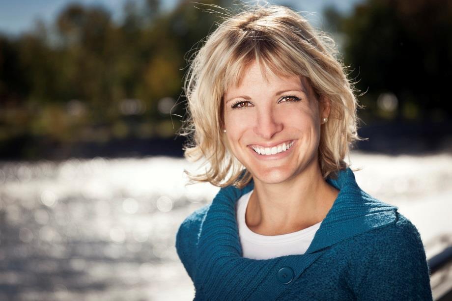 Sara Stansgård on 40-vuotias nainen Helsingistä. Hän muutti Lappiin neljä vuotta sitten ihastuttuaan virtuaalitreffeillä saamelaiseen poromieheen, joka on nykyisin hänen aviomiehensä.