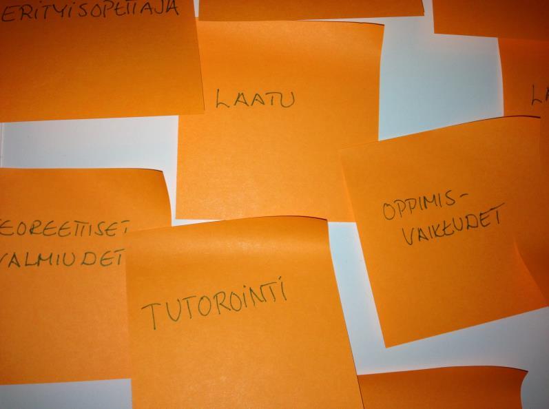 52 vertaisesti niin yksikön sisällä kuin Laurean yksiköiden välillä. Pohdittiin, miten tämä voitaisiin varmistaa ja millaisia keinoja laadun varmistamisen lisäämiksesi tulisi olla käytössä.