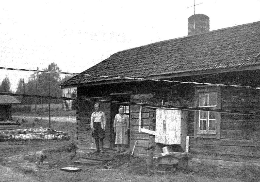 5 Kirkonkylän posti toimi Valakkarinteellä siihen saakka kunnes se vuonna 1965 siirtyi Rääkkylän Säästöpankin uuteen pankkirakennukseen.