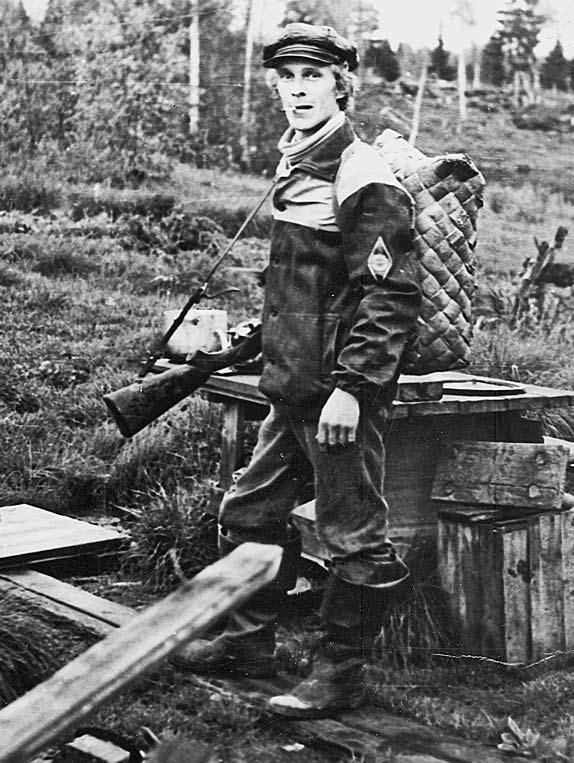 Še on višših otettu vuotena 1966 Alajärven kyläššä, meijän talon viereššä, kumpasen ämmö oli oštan meijän perehellä.