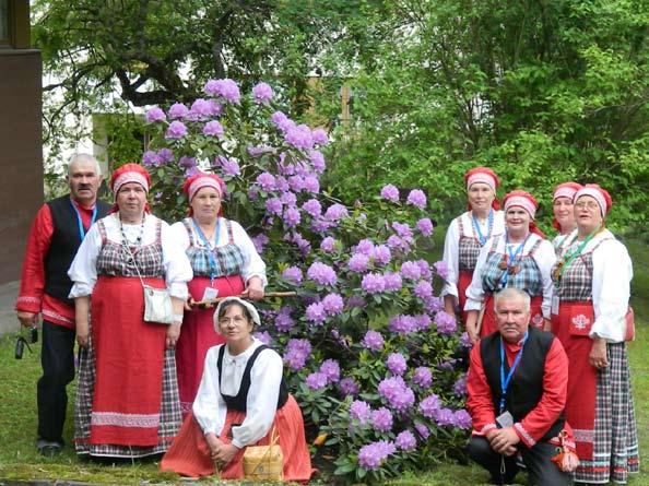 8 «Oma Mua» 2. heinykuudu 2014»» perindö Suguvastavundu jätti hyvän mielen»»jessoilčat käydih Suomeh Suguvastavundu-festivualih täl kezäkuul.