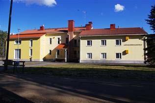rantatien raittimiljöötä sijaitseva 1954 rakennettu koulu. Toiminta siirtyi sinne toisaalla Rantatien varrella sijainneesta vanhasta koulusta, joka nyt toimii Laitasaaren seuraintalona.