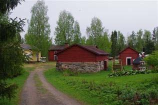 liiteri; 008 sauna; joen pohjoisrannalla Ämmä- ja Käyräkoskien kohdalla sijaitsevan Myllyn perinteistä rakennuskantaa käsittävä tila on heti jokitörmän päällä.