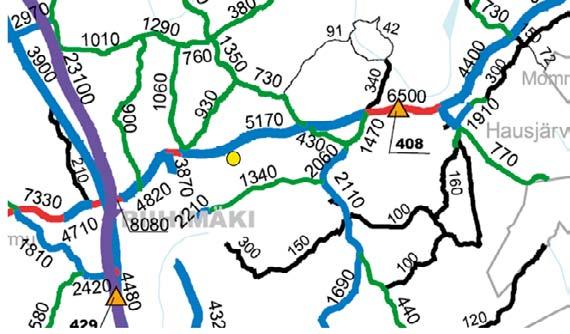 Kuva 7 1. Liikenne hankealueelle johtavilla väylillä (ajoneuvoa/vrk). Hankealue on merkitty kuvaan keltaisella ympyrällä. Oranssit kolmiot ovat vastaavasti automaattisia liikenteen mittauspisteitä.