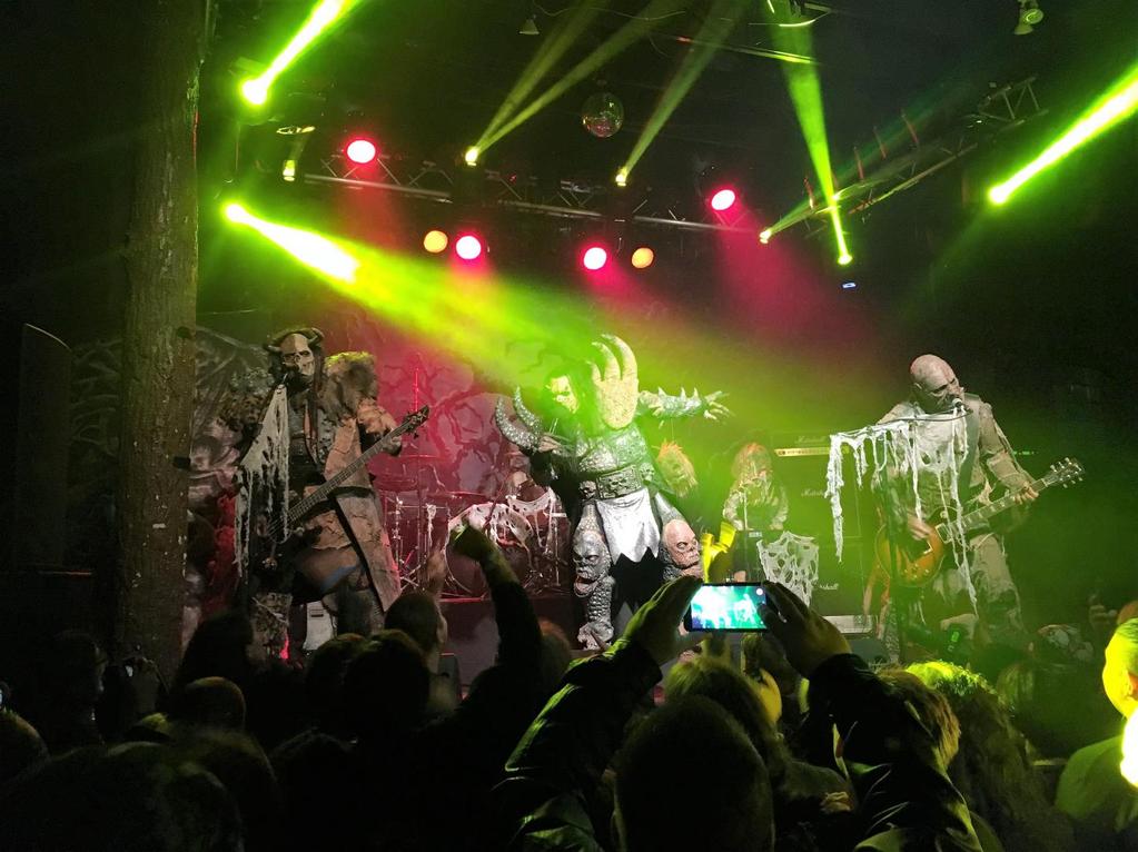 Kuva 3: LORDI valtaa lavan Bändi heittää tiukan setin joka sisälsi kaikki hitit mm. Hard Rock Hallelujah, Would You Love a Monsterman ja Down with The Devil.