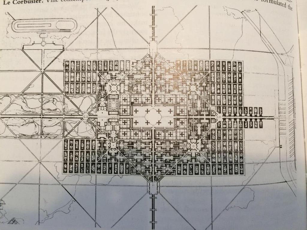 kaupunki kolmelle