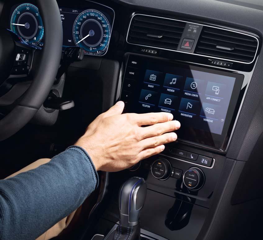 Infotainment Tiennäyttäjä, painikekeskus, viihdejärjestelmä: uuden Golf GTE:n radio- ja navigointijärjestelmät ovat todellisia monilahjakkuuksia.