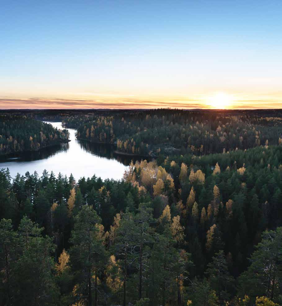 TARJOLLA MAANANTAISTA SUNNUNTAIHIN Kuumia menovinkkejä kesäkaudelle 2017 löydät tästä esitteestä.