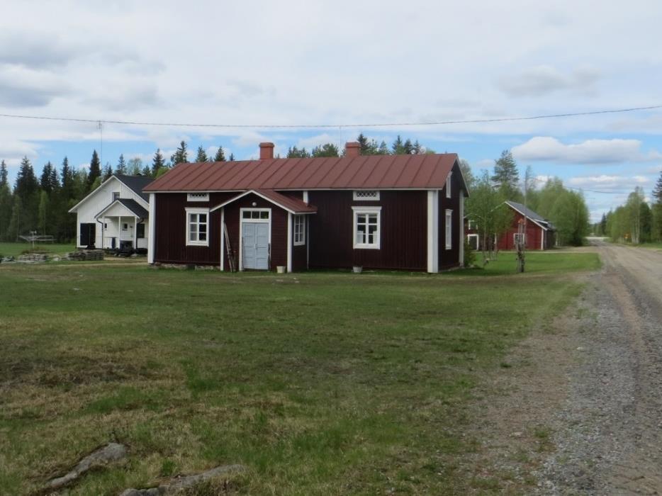 101. Alajaako Päärakennus on siirretty nykyiselle paikalle Pellosta Yrttiahon törmältä v.1862. Tila on toiminut karjatilana, mutta lopettanut karjanpidon 1980-luvulla.