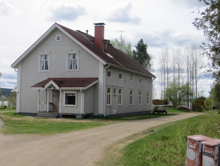 Karjarakennus on rakennettu 1930-luvulla, ehkä hieman aikaisemminkin. Karjarakennuksen navettaosa (pohjoispuoli) on purettu 1980-luvun alkupuolella.