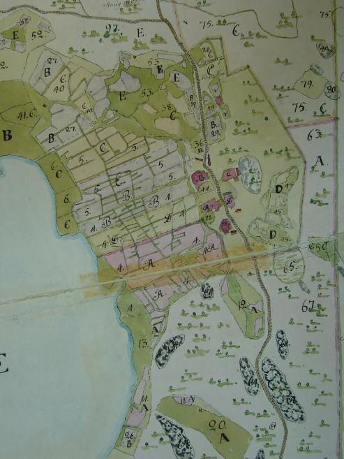 1766 isojaon toimituskartassa paikantuu neljä talotonttia aivan tien varrelle, sen molemmin puolin. V.