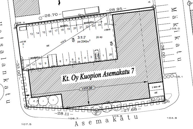 Rakennuksen runkosyvyys vaihtelee alkaen kellaritiloista ensimmäisen ja toisen kerroksen sisäänvetoon rakennuksen kaakkois- ja lounaiskulmassa.