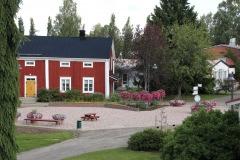 tai nauttia Seinäjoen keskustan tarjoamista ostosmahdollisuuksista.