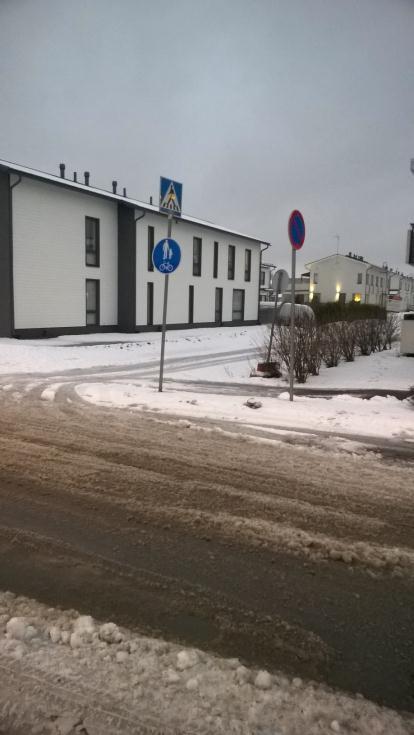 Muistio 14.2.2017 Kuva 7c. Sipulitien ylitys, joka koetaan vaaralliseksi Liikennesuunnittelu: Tässä pysäköidään väärin.